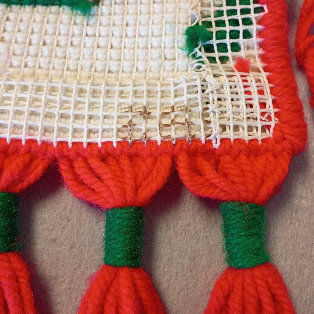 VTG‎ MCM Latch Hook Wall Hanging Art Tapestry Christmas Noel Rug 29x11 Grandma
